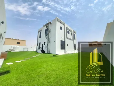 Grand Elegant Modern Villa : Expansive Luxury In Every Corner