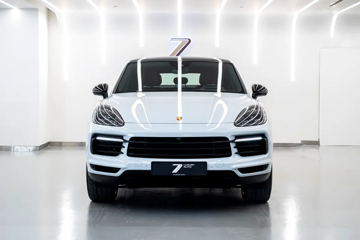Porsche Cayenne 2022 — photo 1 of 16