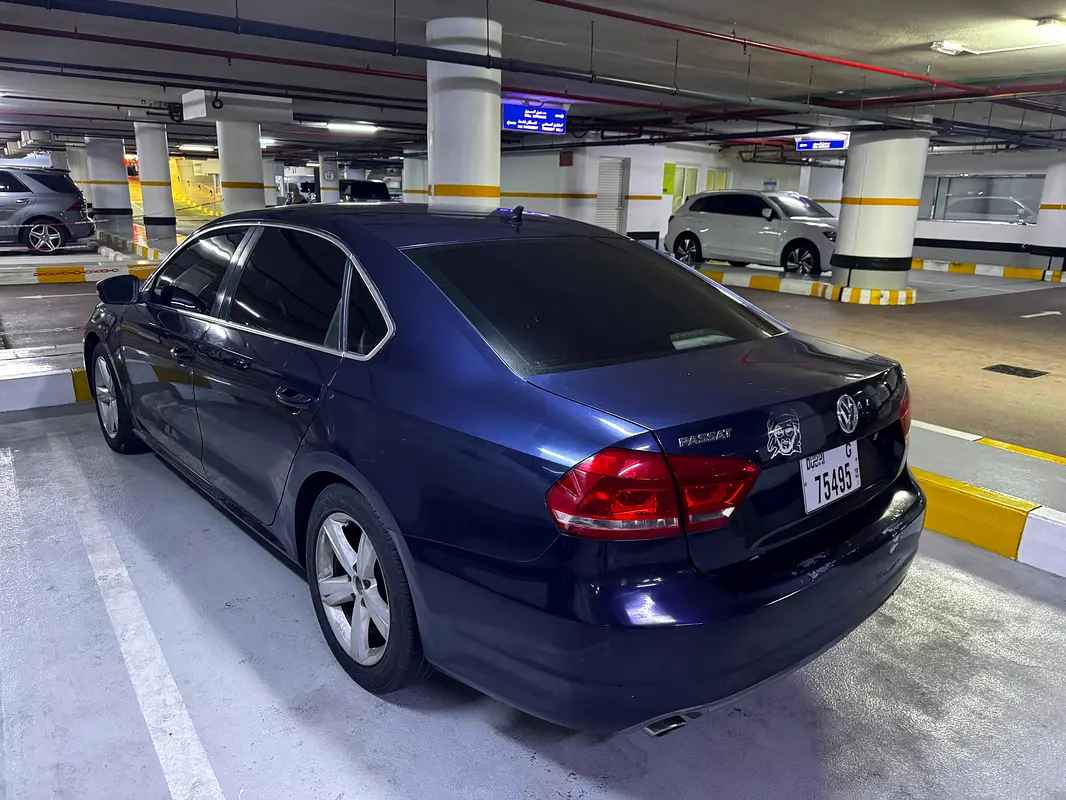 Volkswagen Passat 2013 — photo 1 of 8