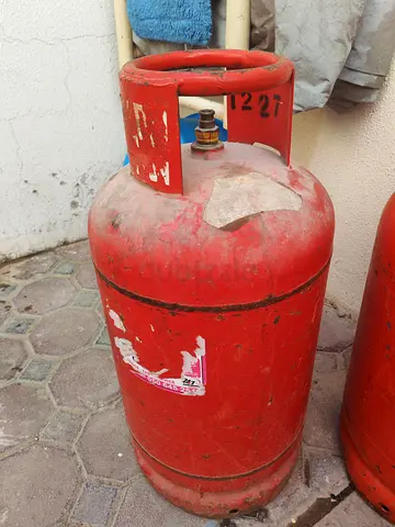 Red LPG Gas Cylinder - 22kg with hose and regulator