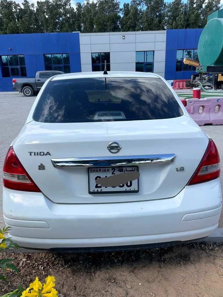 Nissan Tiida 2012 — photo 1 of 3