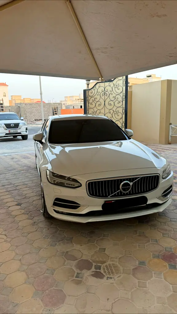 Volvo S90 2017 — photo 1 of 2