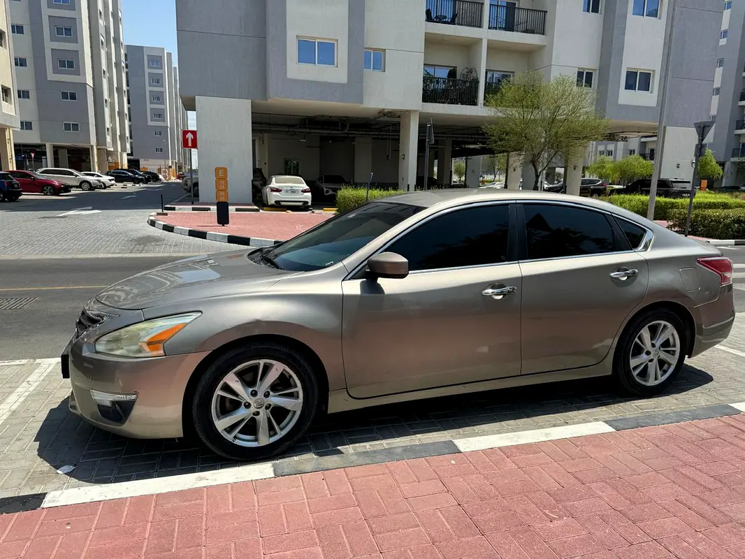 Nissan Altima 2013 — photo 1 of 7