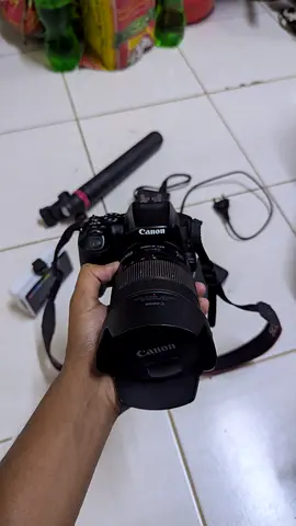 good condition ➡️ Canon EOS 200D II with 18-135mm Nano USM Lens