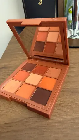 Huda Beauty Matte Obsessions Warm Tones gently used