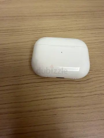 Apple AirPods Pro (2nd generation) with MagSafe Charging Case (Lightning)