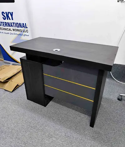 Office Desk Im Selling New