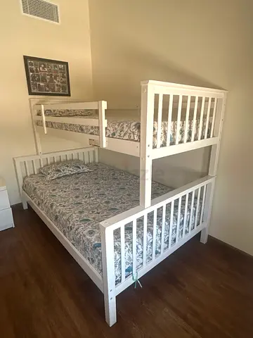 White Wooden Bunk Bed - Sturdy Kids Bunk Bed (Good Condition)