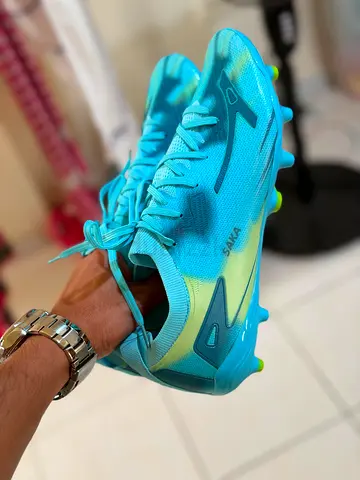 Lightweight turquoise football boots/cleats - new