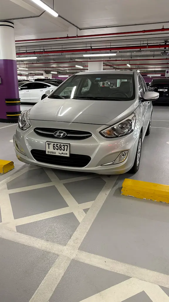Hyundai Accent 2017 — photo 1 of 12