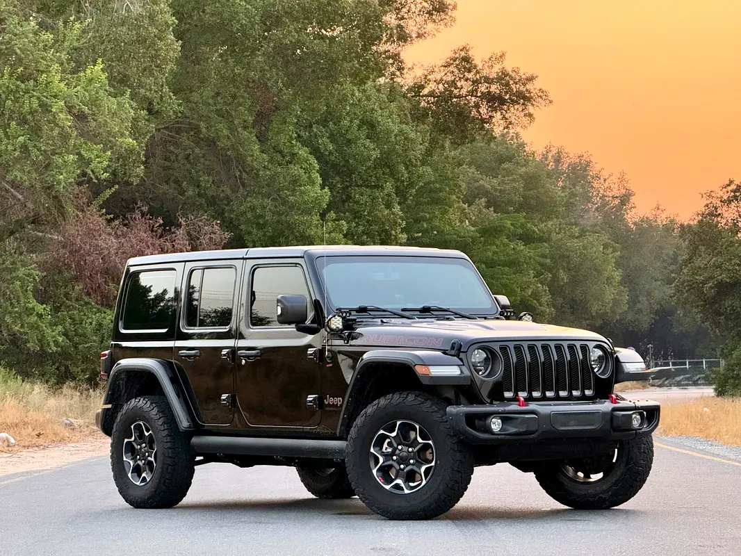 Jeep Wrangler 2023 — photo 1 of 20
