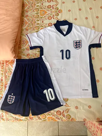 England Number 10 Football Jersey Shorts and Tshirt  — White/Navy, Size Small/34