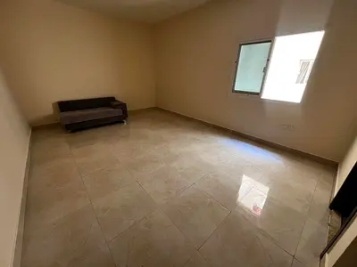 استديو بمساحة كبيرة مطبخ منفصل تشطيبات ممتازة تكييف مركزي تقسيمات عملية