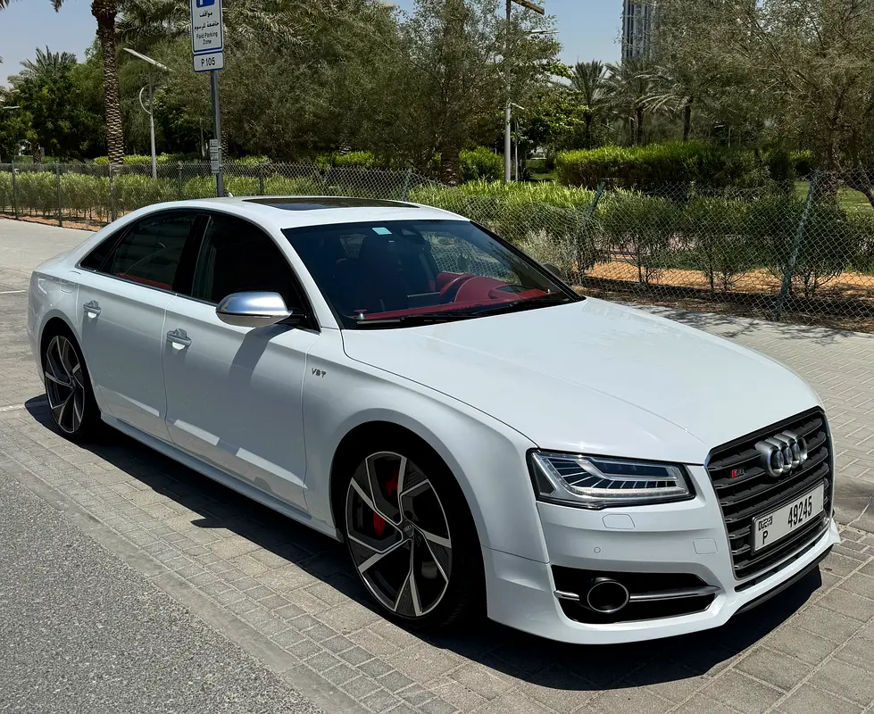 Audi S8 2015 — photo 1 of 20