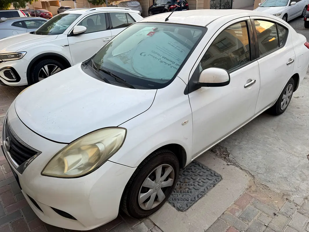 Nissan Sunny 2014 — photo 1 of 4