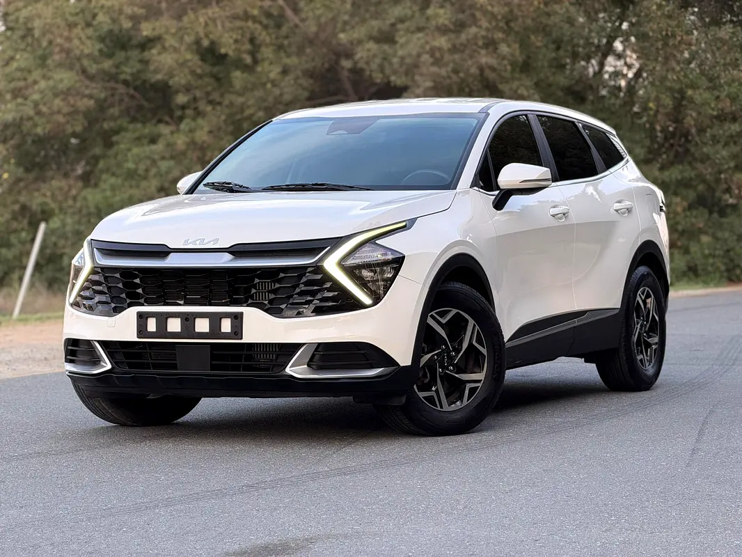 Kia Sportage 2022 — photo 1 of 20