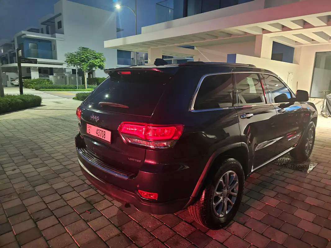 Jeep Cherokee 2015 — photo 1 of 8