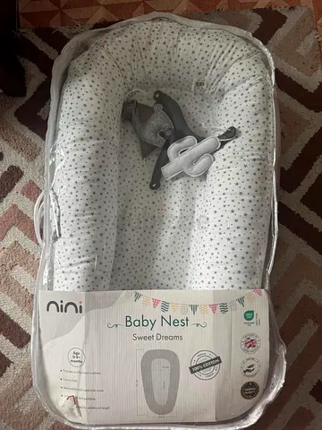 nini Baby Nest (Sweet Dreams) - Light Grey Stars, Excellent Condition