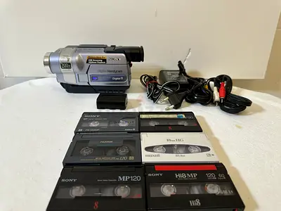 (For playing all Hi8/Video8/Digital8 Cassettes) Sony Handycam DCR-TRV355E PAL 8 cassette