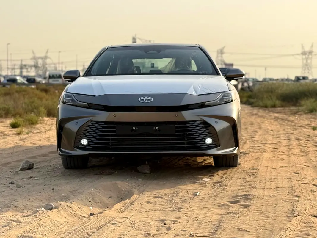 Toyota Camry 2026 — photo 1 of 14