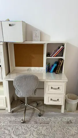 Pottery barn white desk with hutch