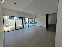3BR CORNER for sale in robina REDY singlerow