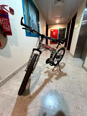 Land Rover Folding Mountain Bike – 21 Speed – Good Condition