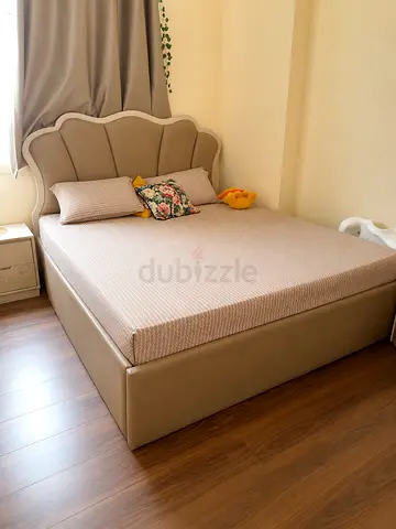 Modern Upholstered Bed with Scalloped Headboard