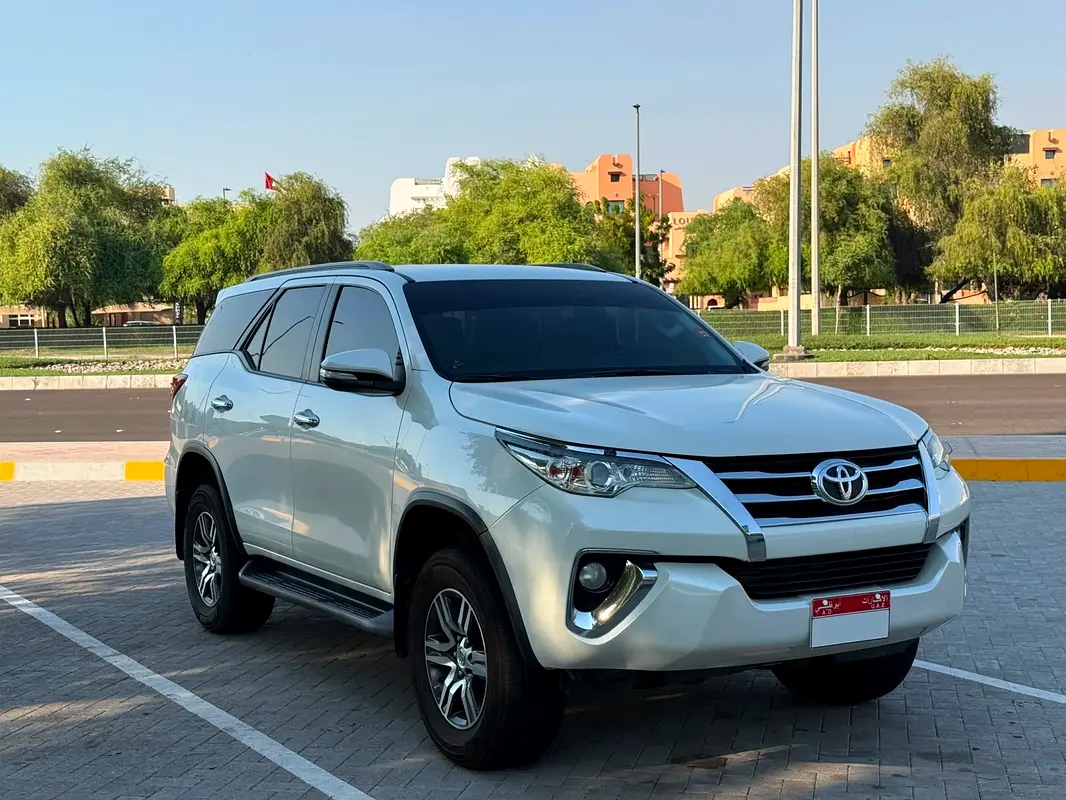 Toyota Fortuner 2017 — photo 1 of 20