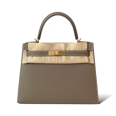 Hermès Kelly 25 handbag crafted from Etoupe Epsom leather and finished with gold-tone hardware.