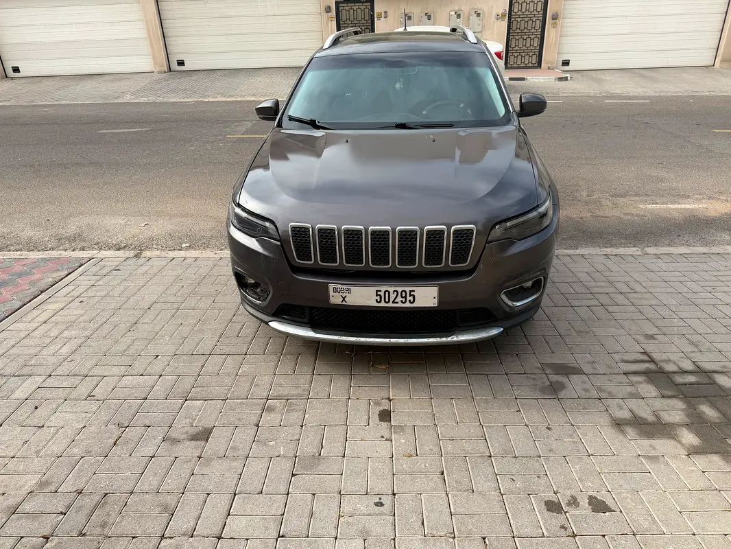 Jeep Cherokee 2020 — photo 1 of 6