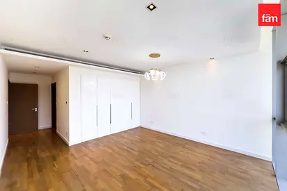 Modern apt, Family Community , Near Metro