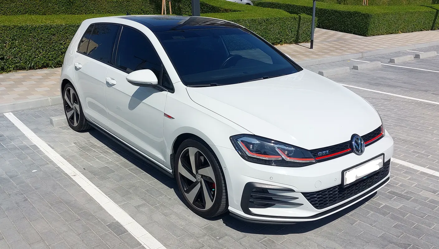 Volkswagen Golf GTI 2018 — photo 1 of 6