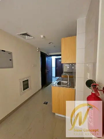 🏡 استوديو للبيع في سمارت تاور – العامرة | مسبح + جيم + مواقف سيارات | 204,600 درهم فقط
