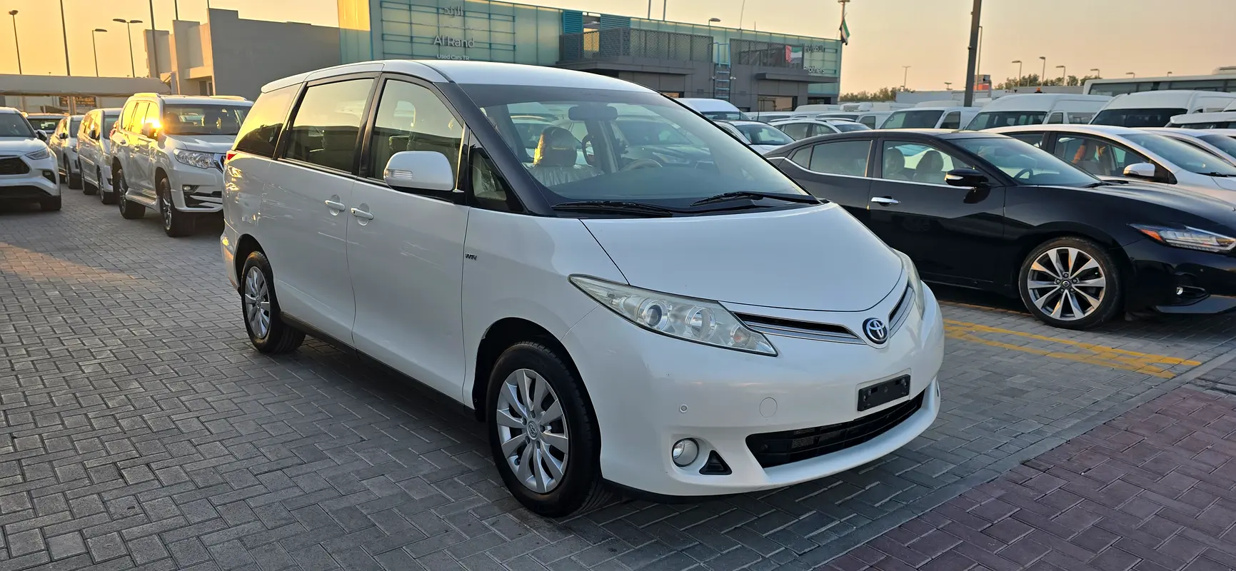 Toyota Previa 2017 — photo 1 of 16
