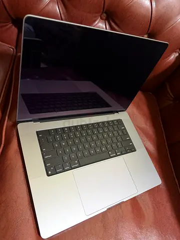 MacBook Pro 16 inch M1 Max 64GB 1TB 32 Core