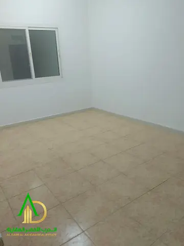 Apartment for annual rent featuring 3 bedrooms, a living room, a balcony, and three bathrooms. Loca