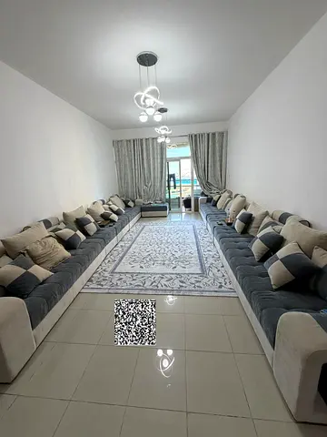 شقة غرفتين وصالة مفروشة بالكامل للبيع في أبراج هورايزون | إطلالة مباشرة على الخور