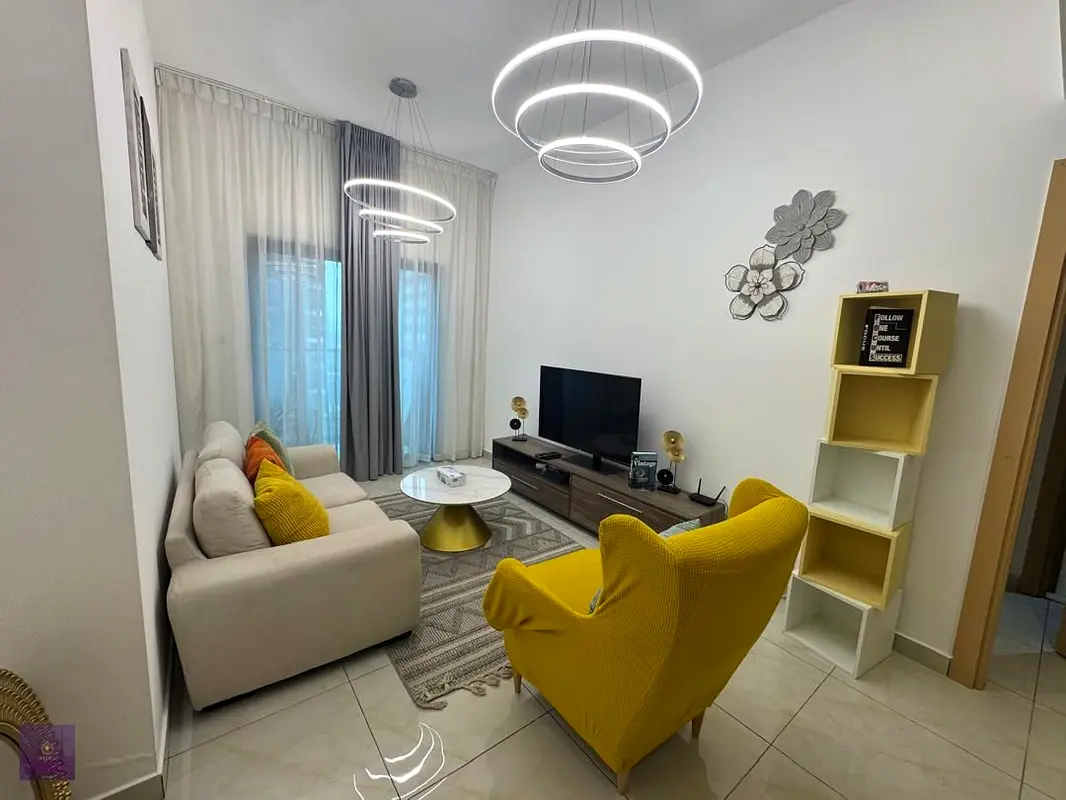 Elegant and Extremely Spacious 1 Bedroom