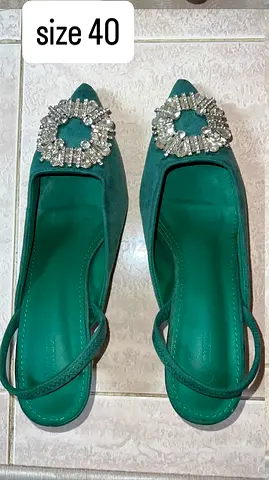 Green slingback heels with crystal brooch, EU size 40