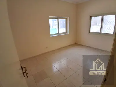 SPECIOUS STUDIO AVAIABLE READY TO MOVE YEARLY FOR FAMILY WITH WARDORBE