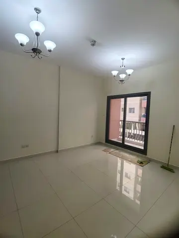 في القصيص * أمام محطة المترو * شقة مكونة من 3 bed وصالة خادمة متاحة للإيجار