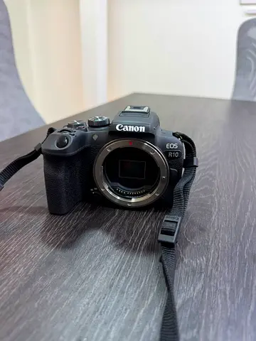 Canon R10 (camera)