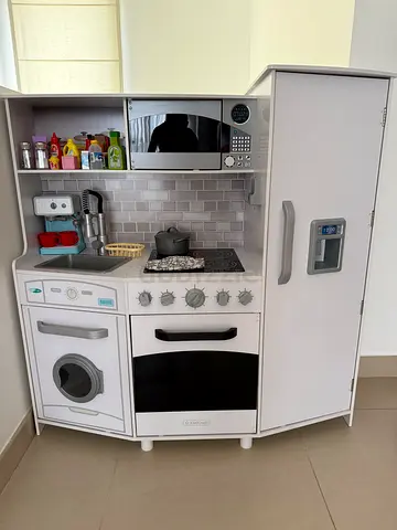 Kidcraft White large play kitchen deluxe