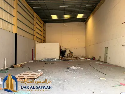 STAR OFFER **HUGE WARE HOUSE** FOR RENT INDUSTRIAL AREA 17 SHJ HIGH POWER JUST 135k ** 3200 SQFT** EASY PAYMNT ON MAIN ROAD