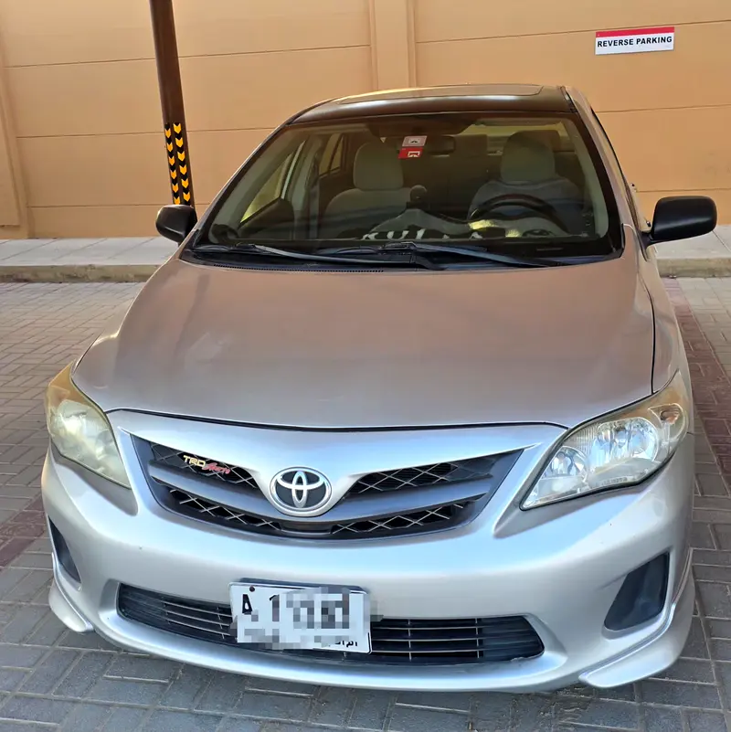 Toyota Corolla 2013 — photo 1 of 5