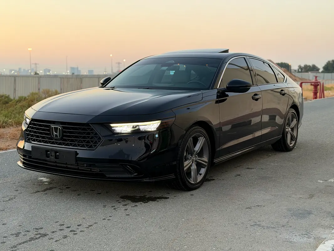 Honda Accord 2023 — photo 1 of 20
