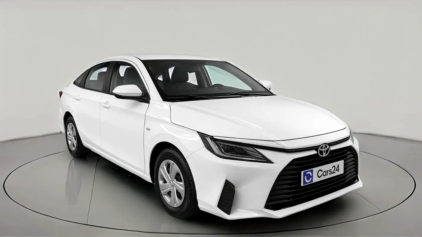 Toyota Yaris 2023 — photo 1 of 13
