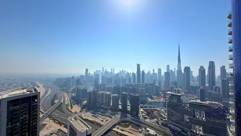الطابق العلوي 3 غرف نوم | مفروشة | إطلالة على البرج والقناة | داماك باراماونت تاور A