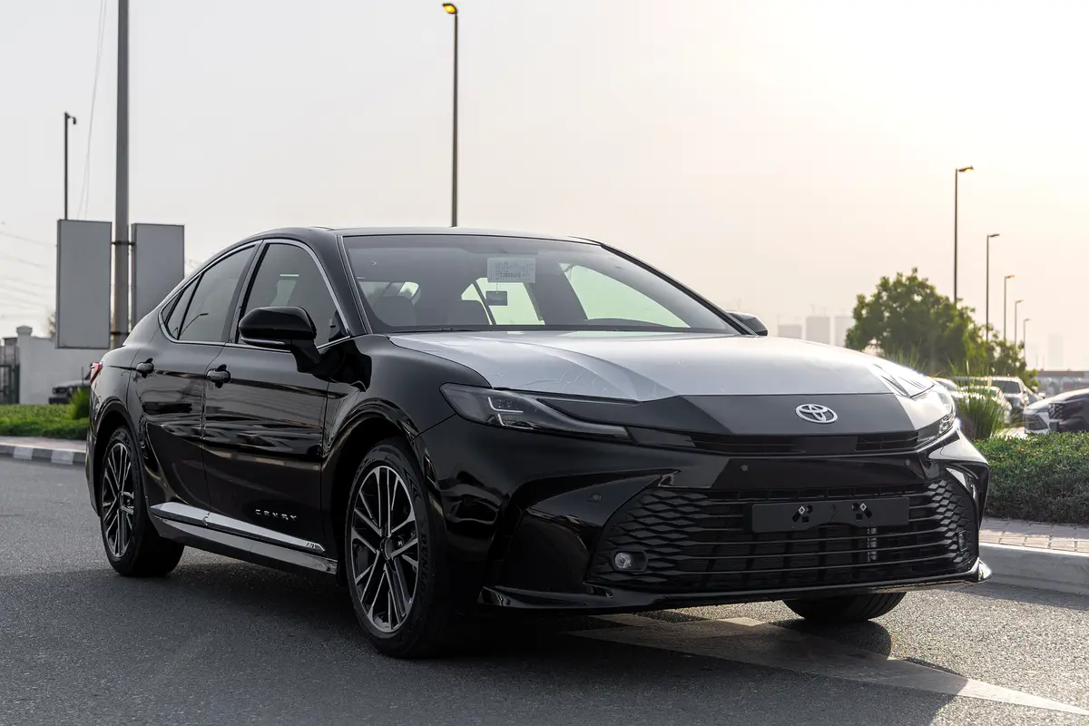 Toyota Camry 2026 — photo 1 of 20